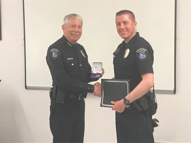 Kennewick Police officer presented with KPD Life Saving Award