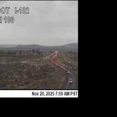 4-car crash blocks westbound I-182 lane in Pasco