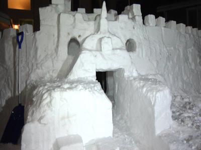 Man Constructs A Massive Front Yard Snow Castle Archives