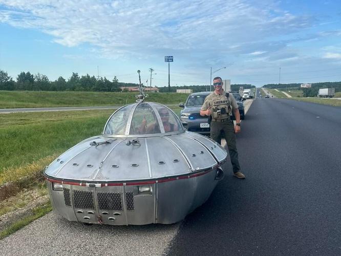 to Earth? Police pull over ‘UFO’ with expired licensed plate