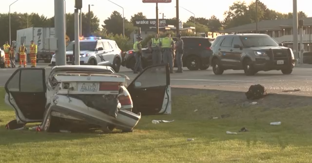 Suspect at-large after hitting semi with stolen car in Kennewick, US 395 reopened - Vimarsana News