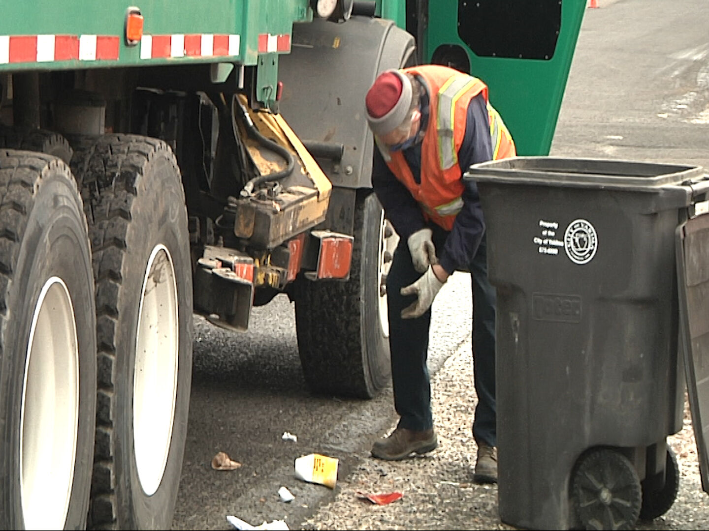 Yakima Refuse Division Crew Members Worry about their Safety - Vimarsana News