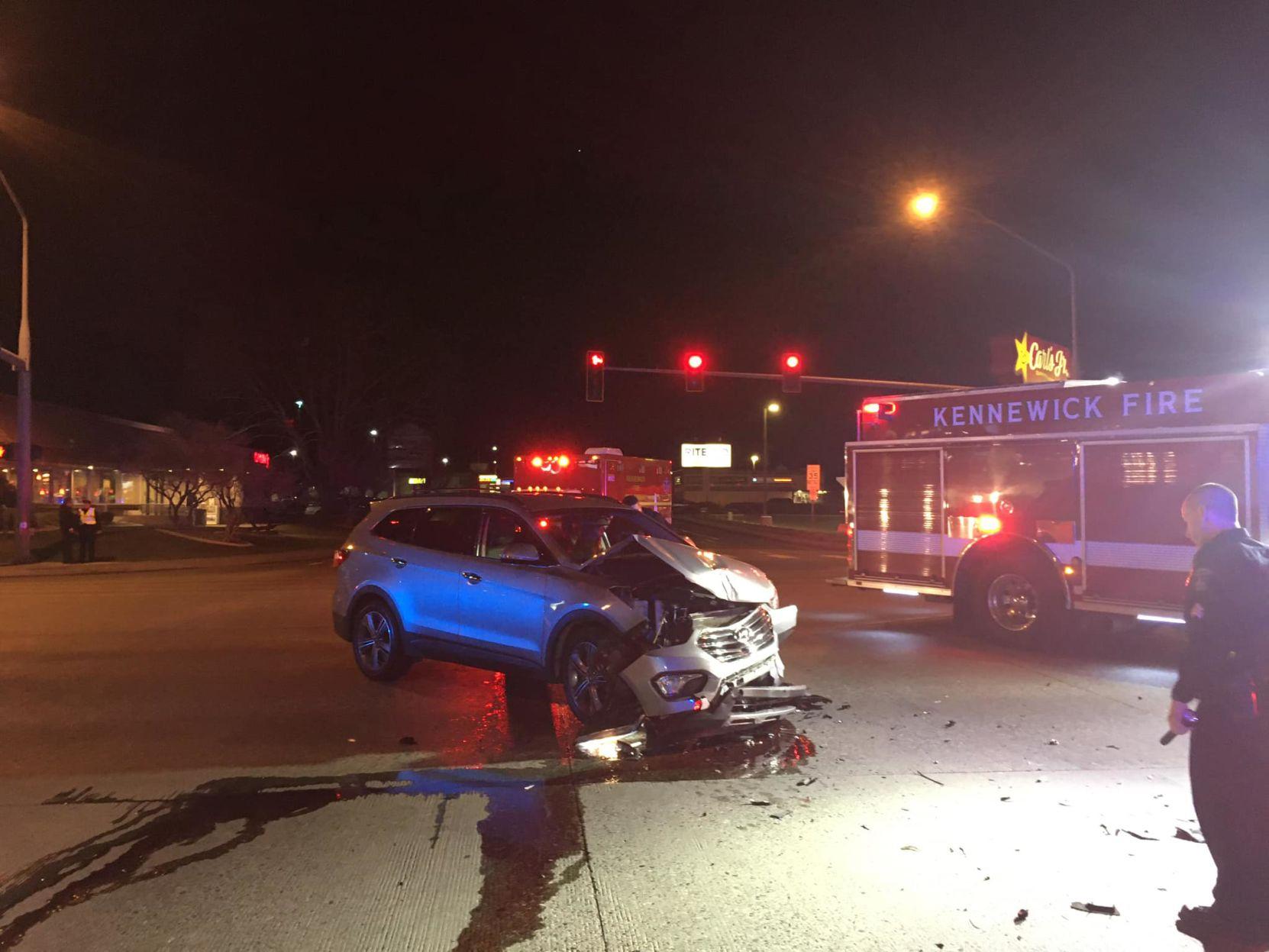 Kennewick Police and WSP investigating two car crash on 395 and W