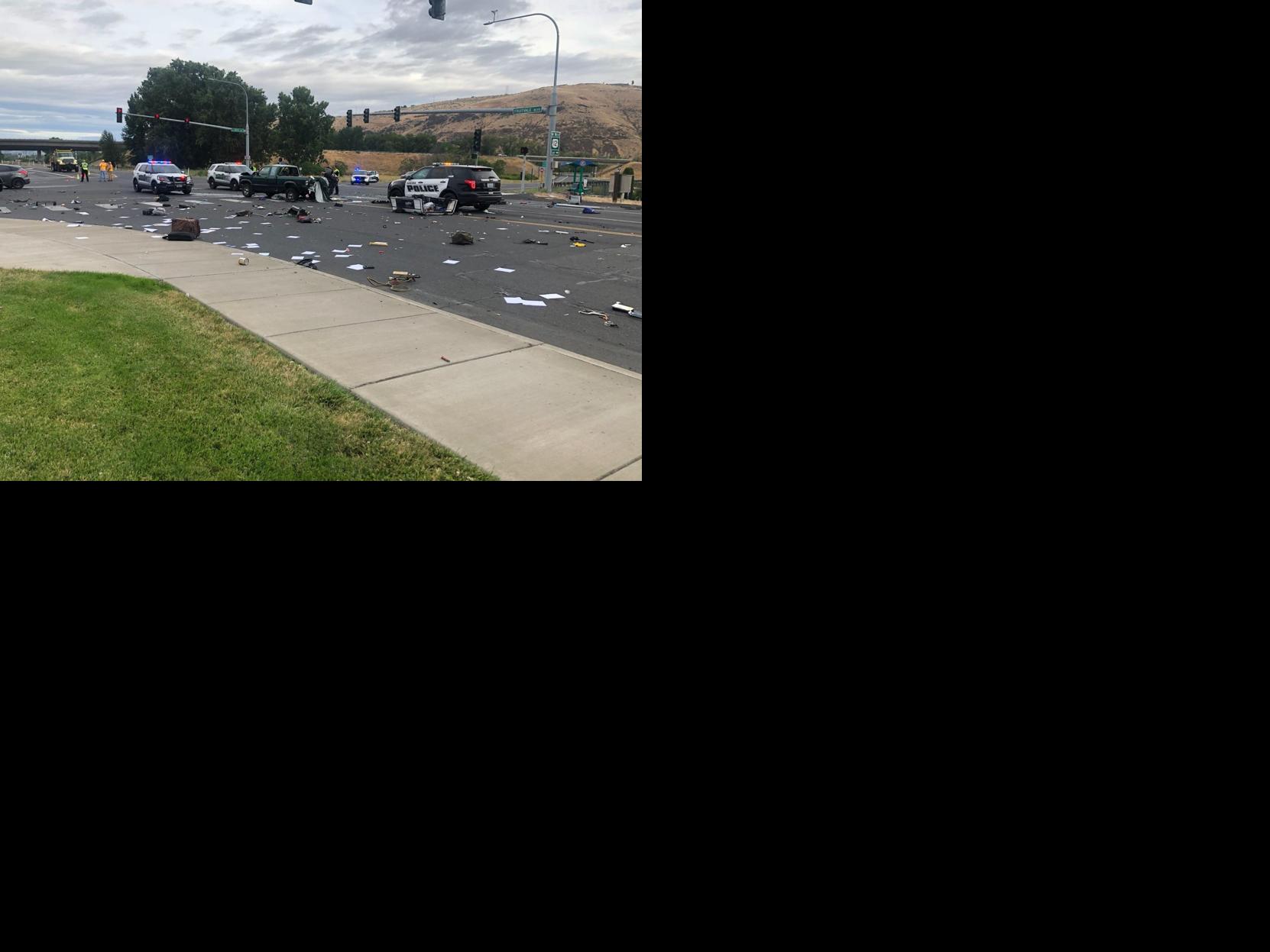 Multiple vehicle collision blocks traffic in Yakima News