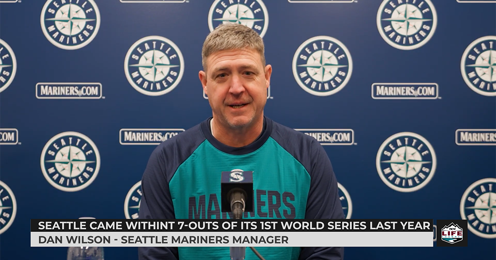 Seattle fans flip the script from football to baseball