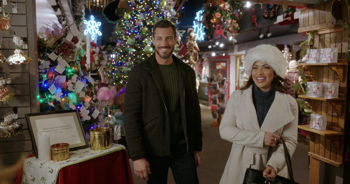 زیرنویس فیلم Cloudy with a Chance of Christmas 2022 - بلو سابتايتل زیرنویس فیلم Cloudy with a Chance of Christmas 2022 - بلو سابتايتل