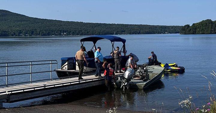Plane Sinks in Lake Seymour