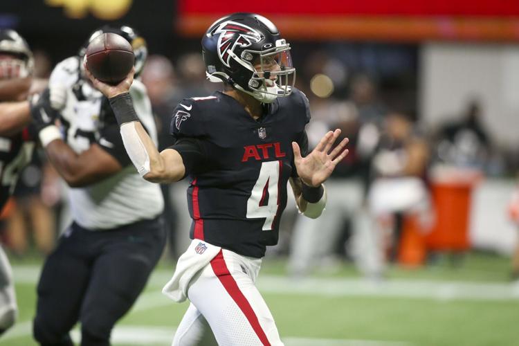Atlanta Falcons Quarterback Desmond Ridder Plays Best NFL Game In Season  Finale, Scores First Two Career Touchdowns - All Bearcats