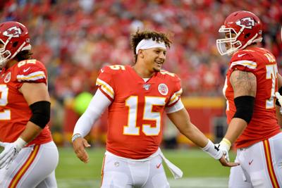 Exclusive Aaron Rodgers Has New Mvp Mahomie In State Farm Ads Sports News Daily Com