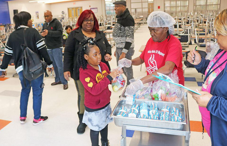 Clayton County Schools Atlanta Food Bank Feeding Students While Schools Remain Closed Due To Coronavirus News News Daily Com
