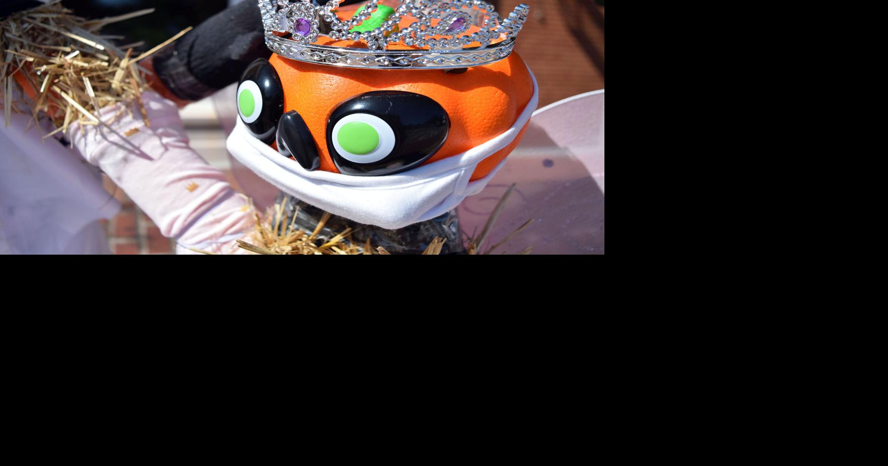 PHOTOS Jonesboro's in the Halloween season with it's annual scarecrow