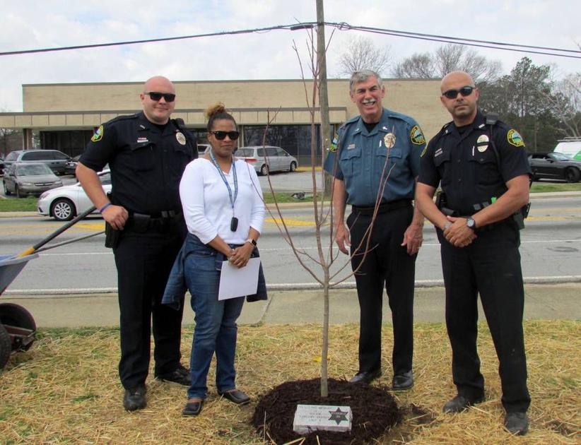 North Georgia Officers Honor Fallen Riverdale Police Major Greg Barney With Memorial Tree News News Daily Com