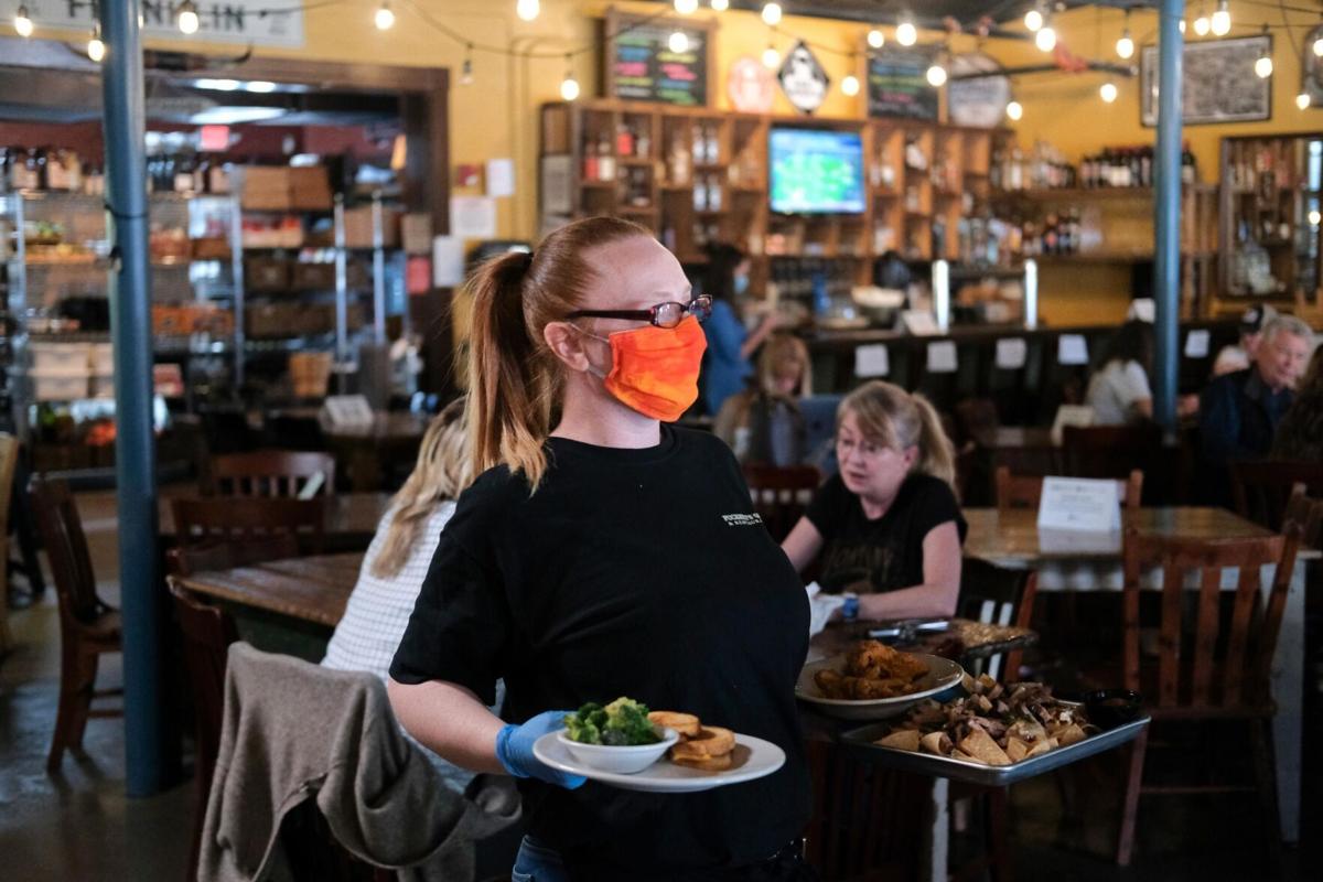 How To Lower Your Coronavirus Risk While Eating Out Advice From An Infectious Disease Expert News News Daily Com