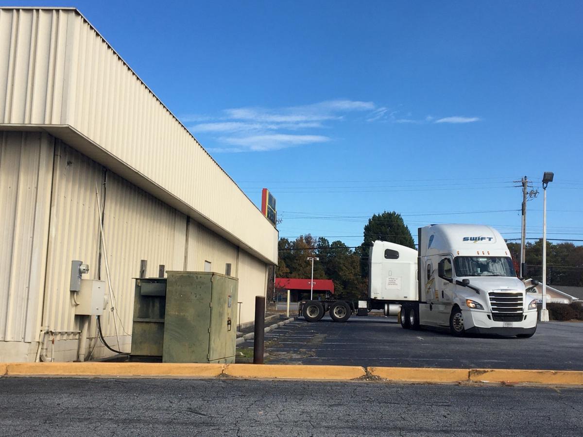 Clayton County Board Of Commissioners Cracks Down On Big Rig Parking In Commercial Lots News News Daily Com
