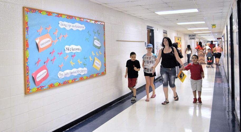 Students, parents ready for new school year at Lee Street Elementary School  | Features 