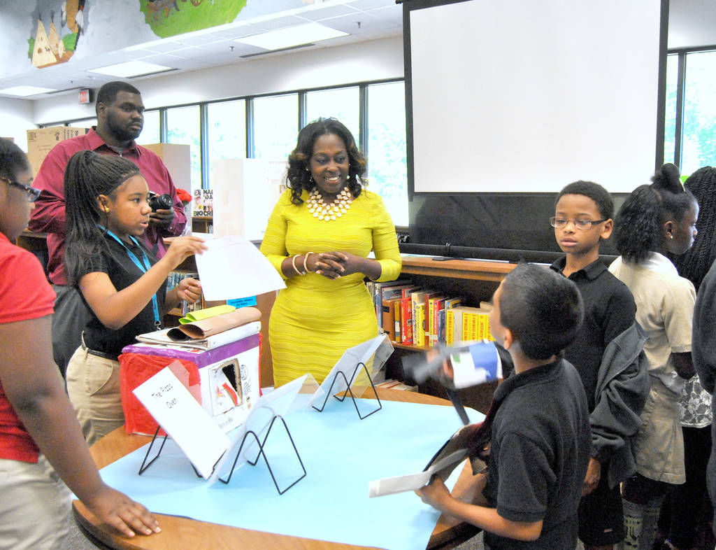 Pointe South Elementary students host their own ‘Shark Tank’ Features