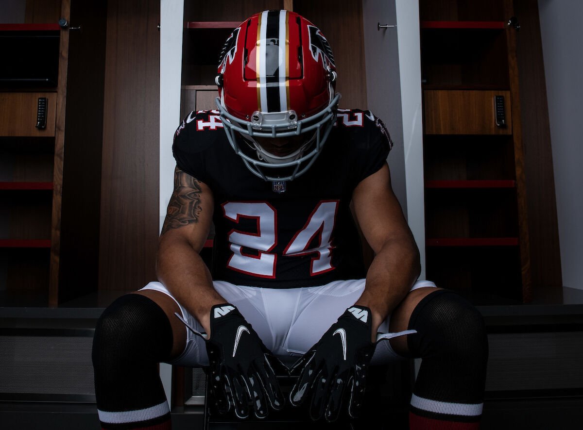 Atlanta Falcons bring back red helmets