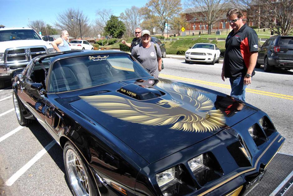Gallery Burt Reynolds Personal 1979 Pontiac Trans Am Made A Special Surprise Visit To Jonesboro Tuesday Features News Daily Com