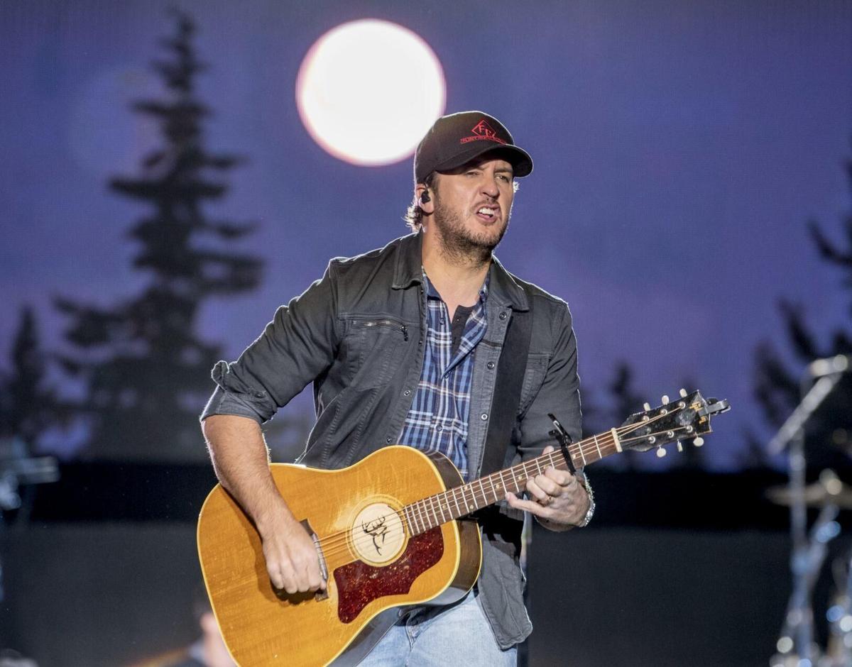 Inside Luke Bryan's rider: Tequila, bourbon, 24 security guards, somewhere  to shoot hoops | Music | news-gazette.com