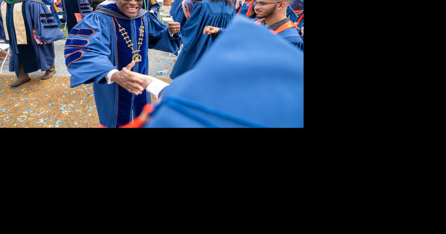 Photo Gallery University of Illinois Commencement 2022 Multimedia