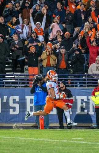 11272022-illinois-football-nw-sydney-brown-td.jpg