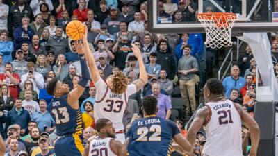03192022-illinois-mbb-hawkins-block-final-possession.jpg