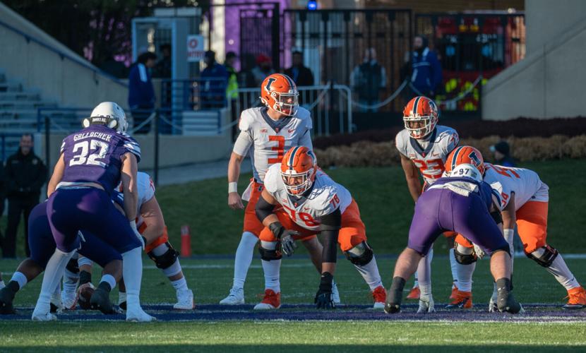 11272022-illinois-football-nw-devito-presnap-2.jpg