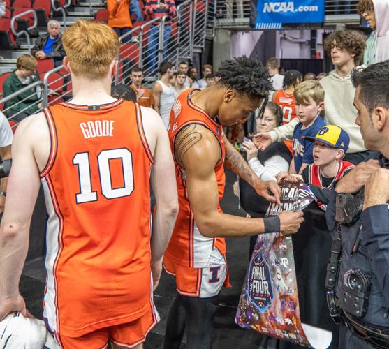 03172023-illini-mbb-shannon-autograph.jpg