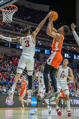 03172023-illini-mbb-shannon-through-contact.jpg