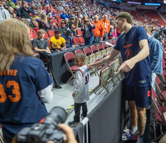 03162023-illini-mbb-hawkins-second-cousin.jpg