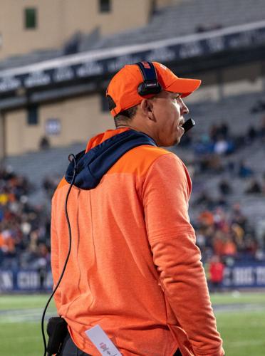11272022-illinois-football-nw-walters-yell.jpg