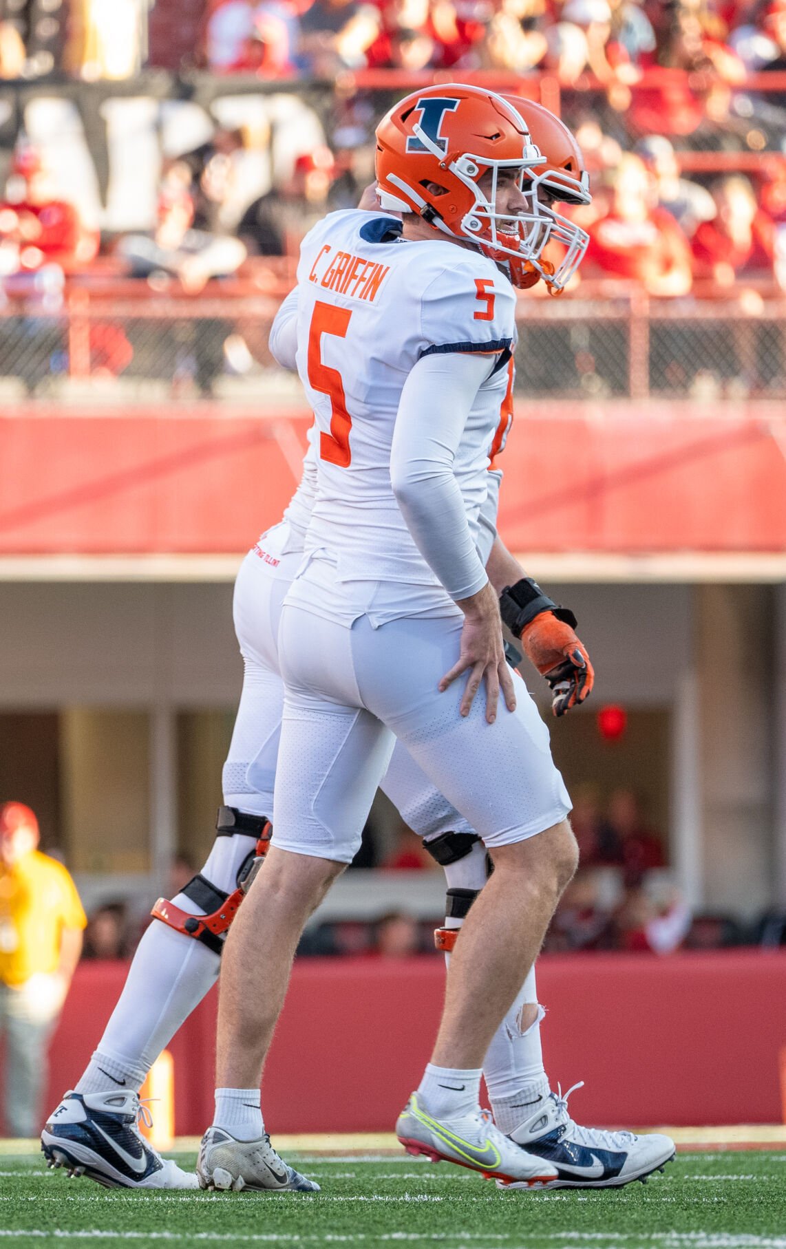 Illini Football  Dezmond Schuster Signs 