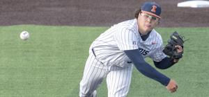 Illini's big bats go cold in tourney opener