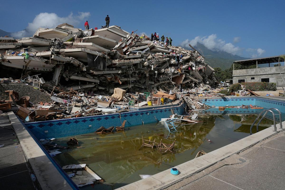 Grief and optimism clash in scramble to locate survivors 4 days after Venezuela earthquakes | National/World News | news-gazette.com