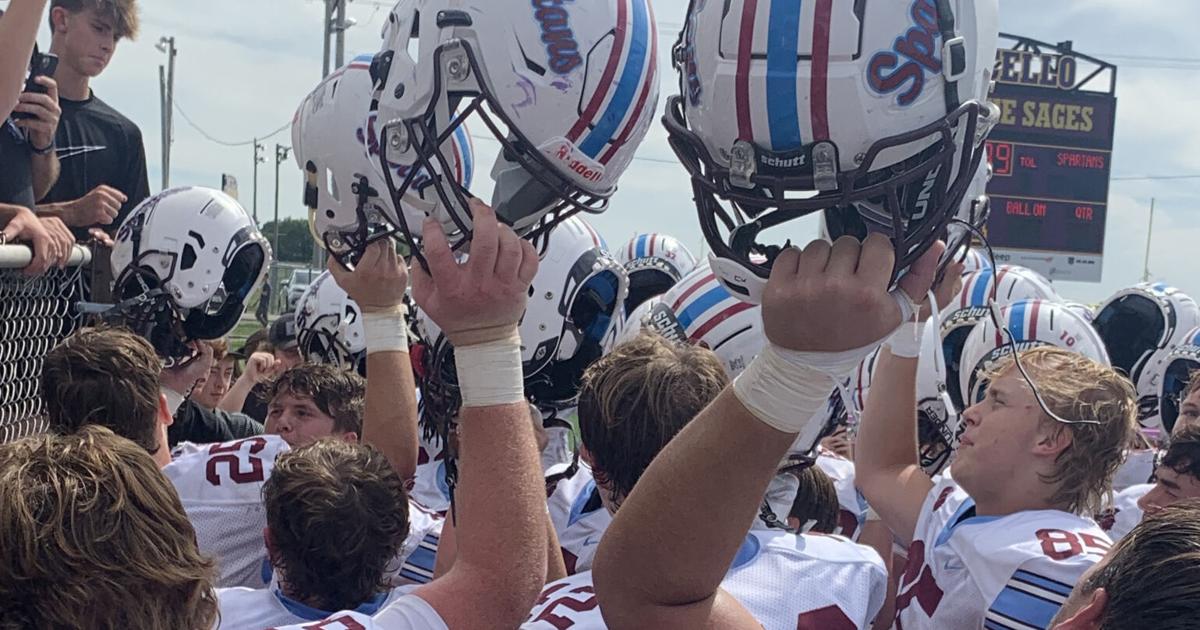 SJ-O football starts fast, holds off Monticello | Sports | news-gazette.com