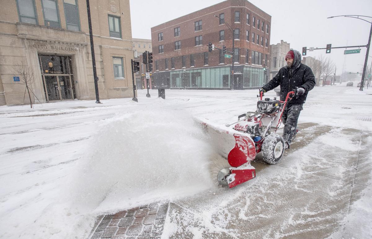 All Hands On Deck As C U Digs Out From Biggest Snowstorm In 8 Years News News Gazette Com
