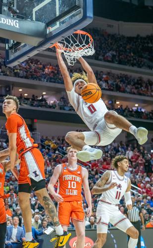 03172023-illini-mbb-black-dunk-hang.jpg