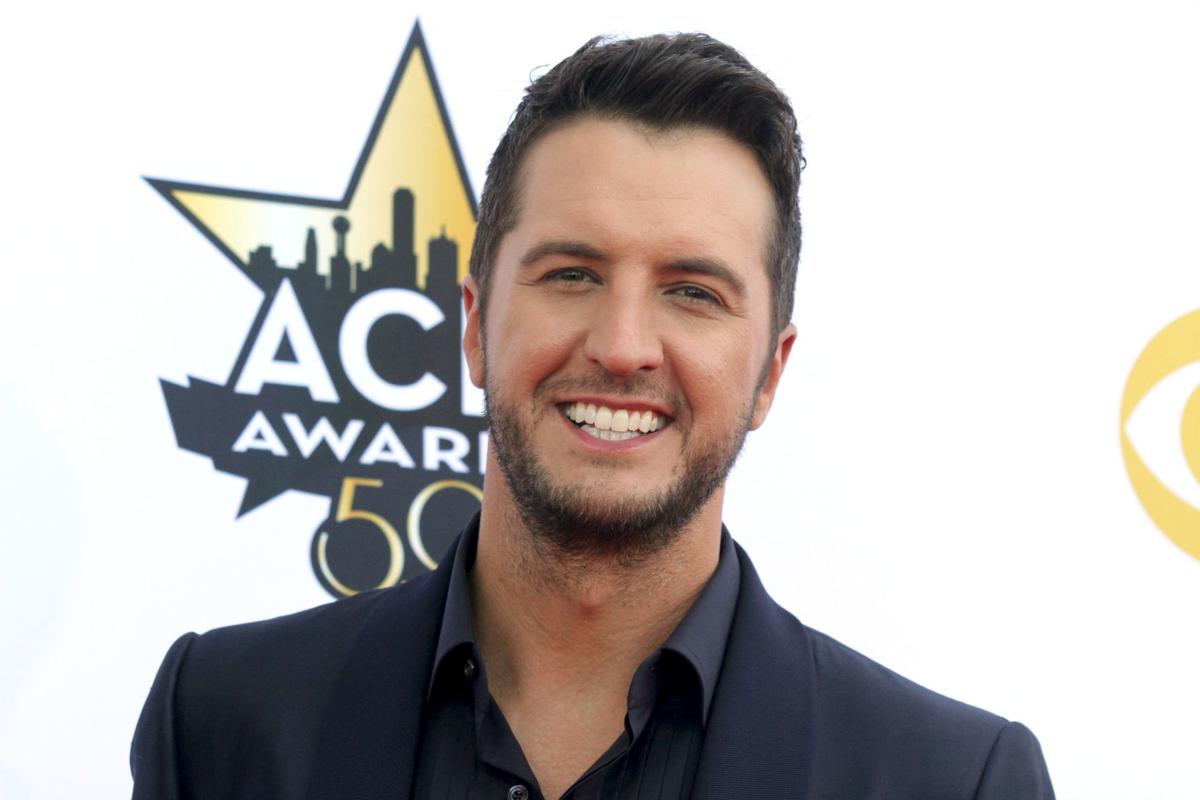 Luke Bryan in Pesotum: 'We'll turn this cornfield into a ...