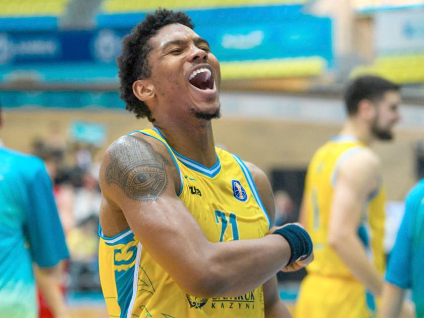 Former Illini Standout Hill Making Most Of Time Off Mens