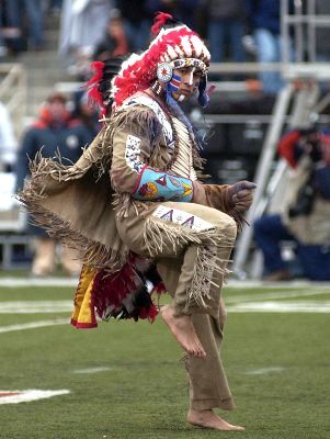 Sioux Request Prompts Look At History Of Chief Illiniwek Garb 