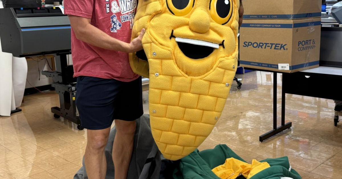 Having fun on Illinois 1 | Meet Jerky, Hoopeston's famous mascot