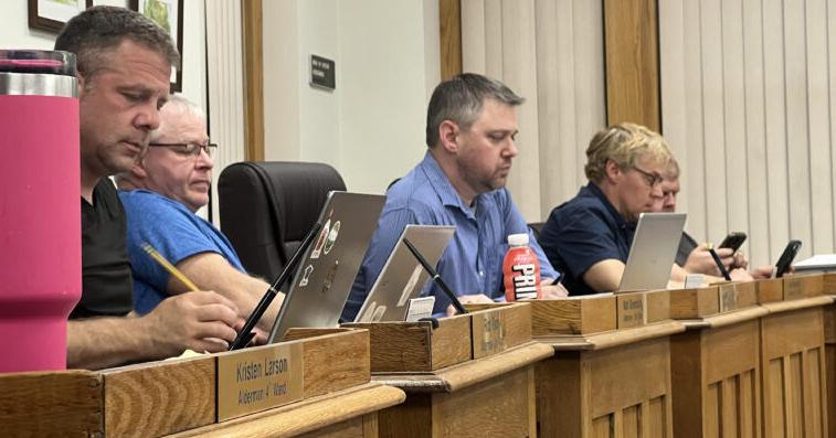Aldermen: Rules proposed for backyard chickens in Paxton seem ‘cumbersome’