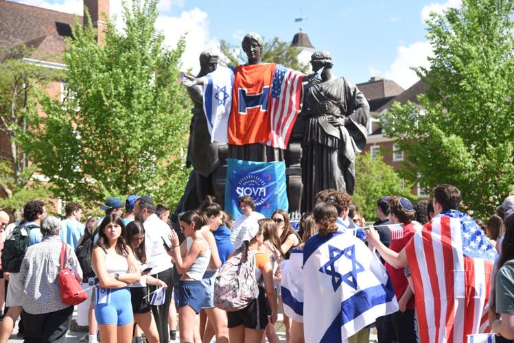 Jewish students, community members gather during third day of pro ...
