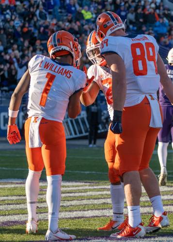 11272022-illinois-football-td-celebration.jpg