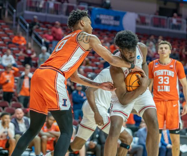 03172023-illini-mbb-shannon-grabs-ball.jpg