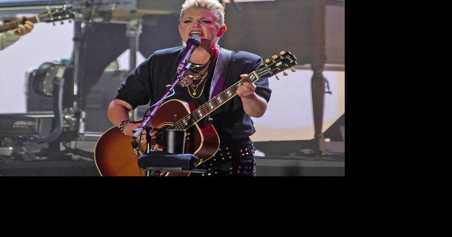 Inside The Chicks' rider | $1M guarantee for 'a PG, fair-friendly show'; 'large assortment of healthy and unhealthy snacks'; 'we are a nut-free tour'