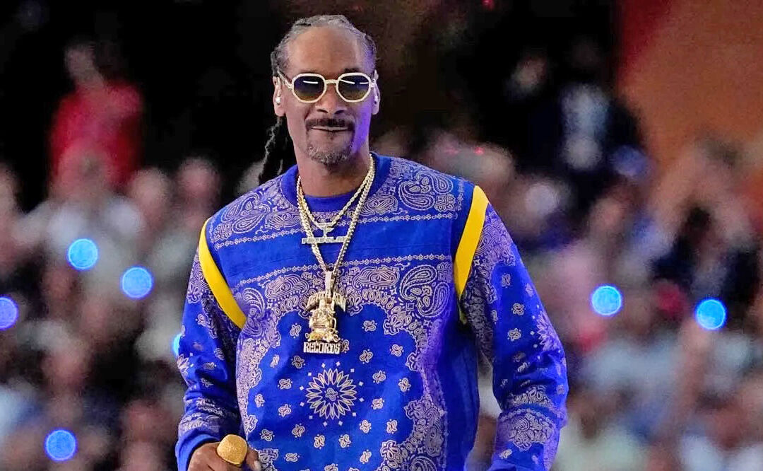 Watch Snoop Dogg Light Up the Steelers' Monday Night Football Halftime Show