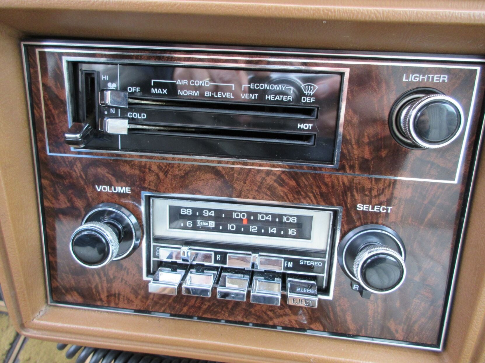news-gazette.com - Mike Haile - Records & Radio | House-passed bill may determine future of in-car radio