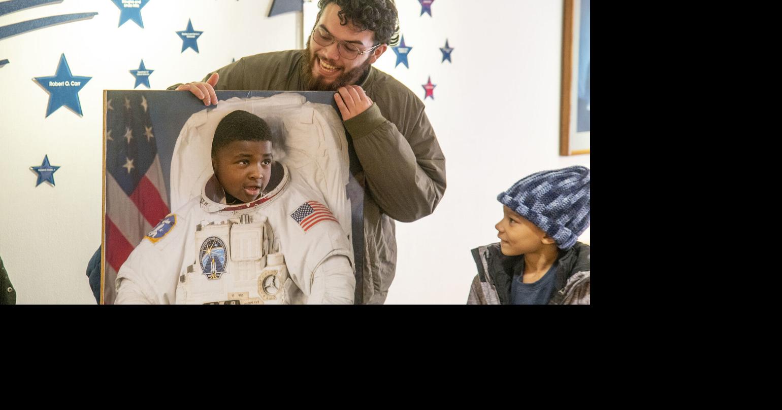 PHOTO GALLERY: C-U Sunrise Rotary treats Urbana students to star gazing at Parkland