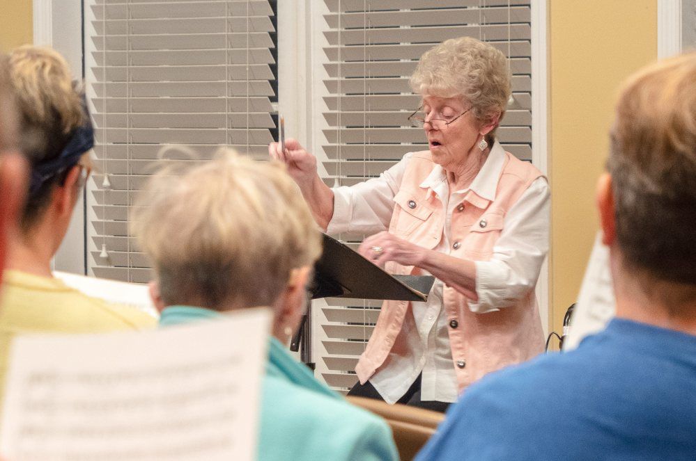 Chorale director looks back on 37 years of adventure on eve of choir's final  concert | Music | news-gazette.com